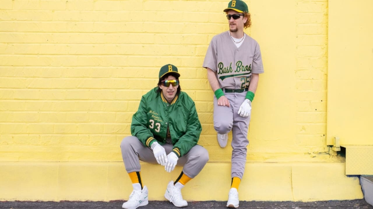 Xem Phim The Lonely Island: Chuyện vui về cặp đôi bóng chày Phụ Đề
